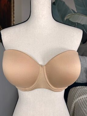 Calvin Klein Strapless Seamless Nude Contour Bra 38C NWOT